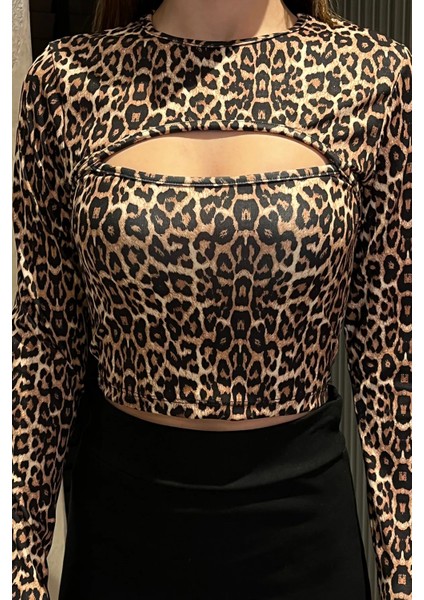 Leopar Desenli Ön Pencereli Crop Top Bluz