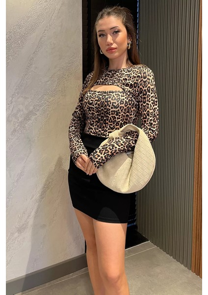 Leopar Desenli Ön Pencereli Crop Top Bluz