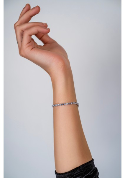 Minimalist Zirconia Taşlı Çelik Bileklik Şıklık ve Zarafet fiyatları