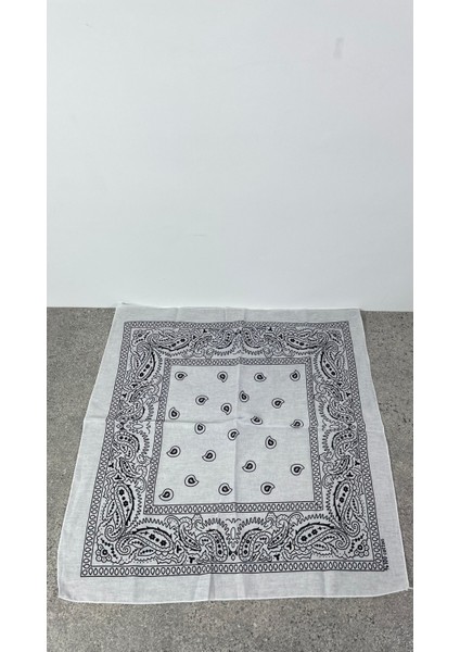 Siyah Beyaz Paisley Desenli Unisex Bandana – %100 Pamuk