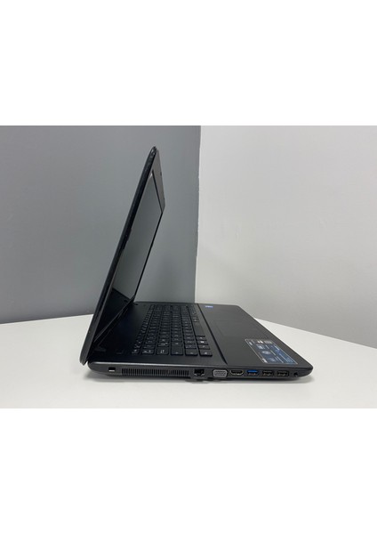 Notebook R752M Celeron N2940 8gb 128GB SSD 17.3" Hd+ Wın8 (Bx Laptop) 2.el 3AY Garanti