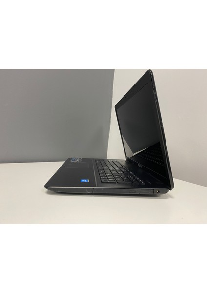 Notebook R752M Celeron N2940 8gb 128GB SSD 17.3" Hd+ Wın8 (Bx Laptop) 2.el 3AY Garanti