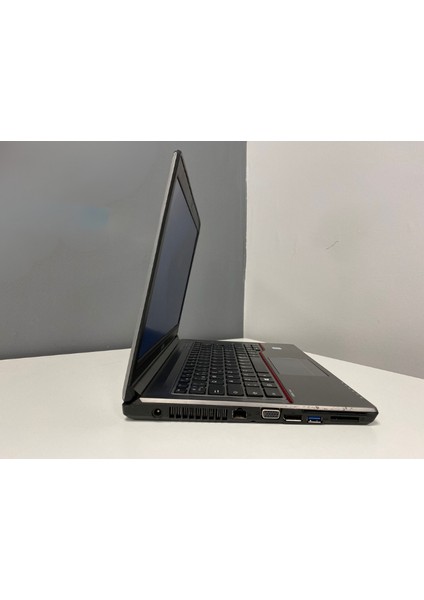 Fujıtsu Notebook Lıfebook E746 Intel I5 6300U 8gb 256GB SSD Dvd-Rw 14"hd (C Laptop) 2.el 3AY Garanti