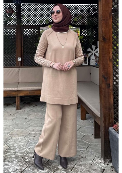 Yıldız Pantolonlu Triko Takım Bej