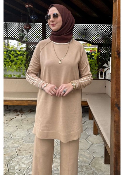 Yıldız Pantolonlu Triko Takım Bej