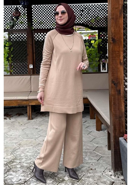 Yıldız Pantolonlu Triko Takım Bej