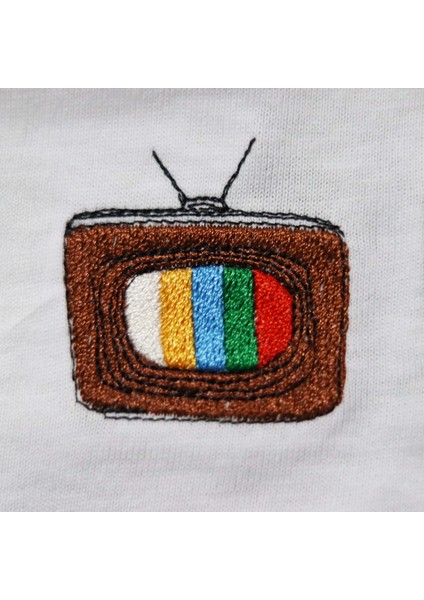 Tüplü Renkli Şeritli Televizyon Desenli Nakışlı Tişört fırsatları