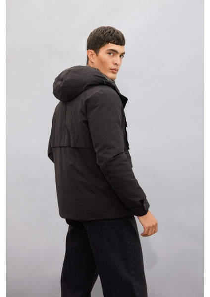 Su İtici Slim Fit Mont Dar Kesim Kapüşonlu Fermuarlı Çıtçıt Kapamalı Cepli C7443AX24WN