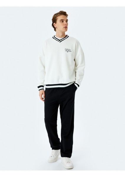 Uzun Kollu Çizgi Detaylı Slogan Işlemeli V Yaka Sweatshirt fiyatları