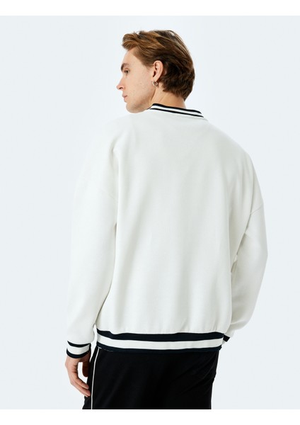 Uzun Kollu Çizgi Detaylı Slogan Işlemeli V Yaka Sweatshirt fırsatları