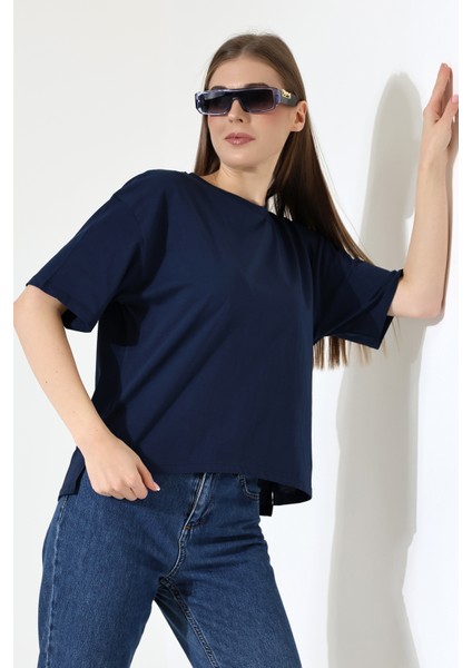 Pamuklu Bisiklet Yaka Basic Regular Size Yanları Yırtmaçlı Kadın T-Shirt 21929 Lacivert