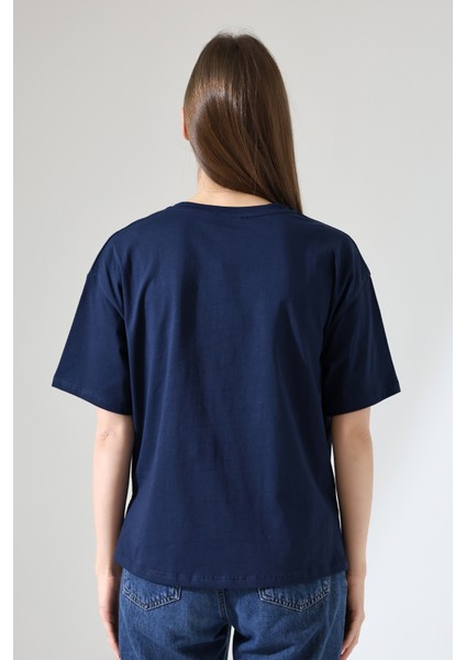 Pamuklu Bisiklet Yaka Basic Regular Size Yanları Yırtmaçlı Kadın T-Shirt 21929 Lacivert