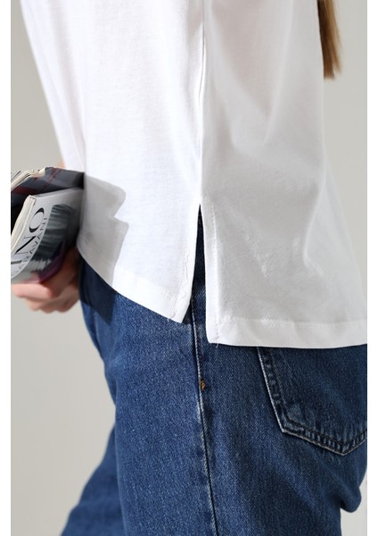 Pamuklu Bisiklet Yaka Basic Regular Size Yanları Yırtmaçlı Kadın T-Shirt 21929 Beyaz