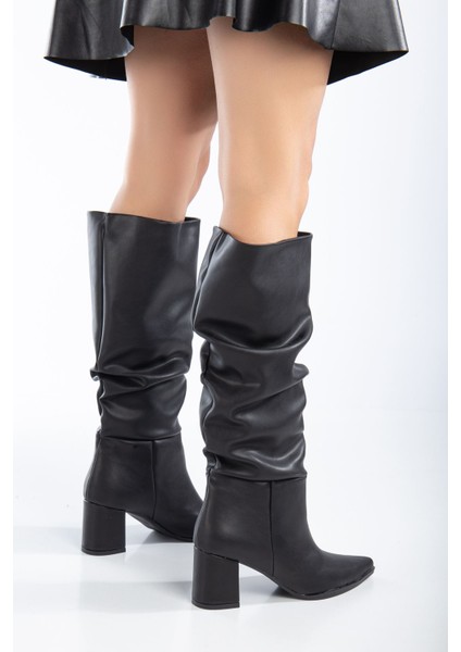 Lise-Britt Siyah Körüklü Topuklu Kadın Çizme