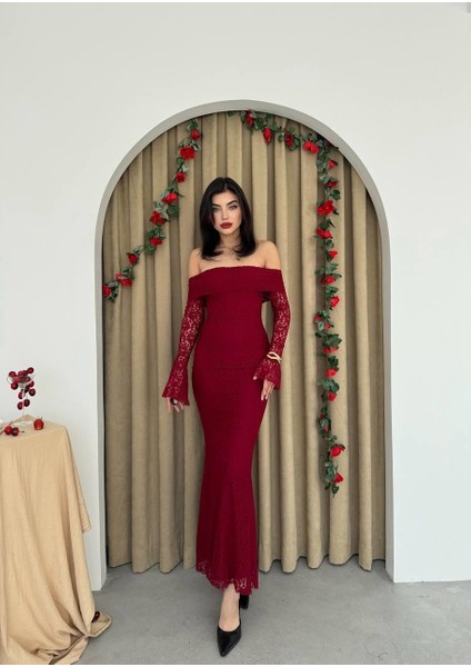 Madonna Yaka Tasarım Dantel Elbise
