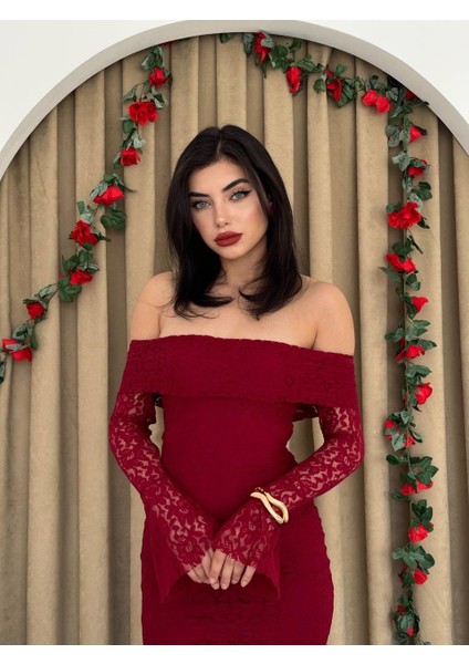 Madonna Yaka Tasarım Dantel Elbise