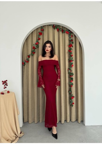 Madonna Yaka Tasarım Dantel Elbise