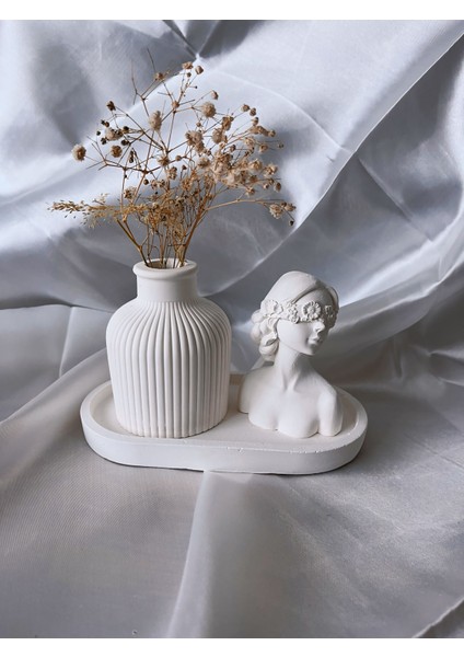 Dekoratif İskandinav Vazo ve Çiçekli Kız