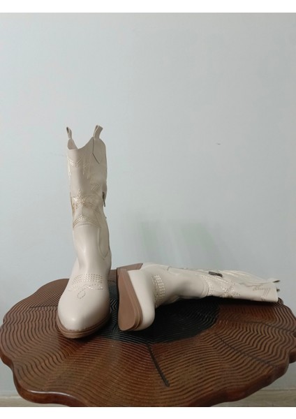 Kadın Botu