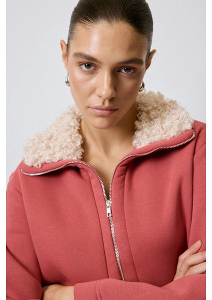 Yakası Kürklü Sweatshirt indirimleri