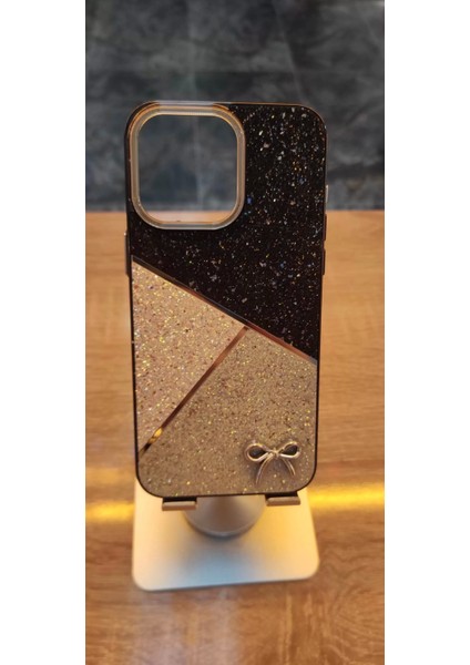Iphone 16 Pro Max Uyumlu Taşlı Kurdele Figürlü Karbon Kılıf Darbe Korumalı Kapak