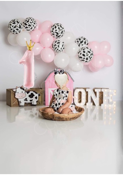 Inek Temalı Benekli Balon 1 Yaş Pembe Beyaz Siyah Renklerinde Mini Doğum Günü Seti