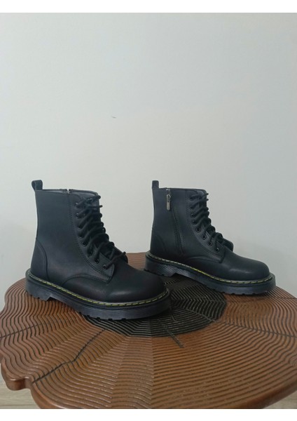 Bağcıklısiyahkadınbotu