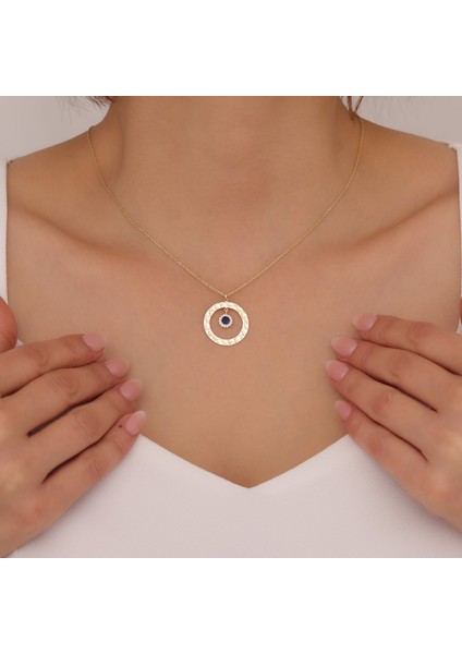 925 Ayar Gümüş Lacivert Taşlı Dokulu Yuvarlak Çerçeve Kolye fiyatları