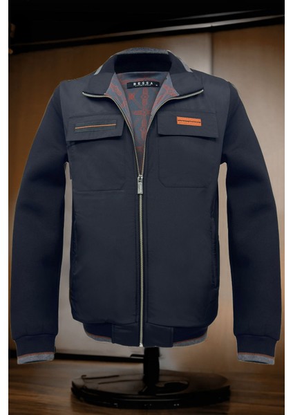 Erkek Kışlık Ceket Içi Polarlı Paraşüt Kumaş Detaylı Kapaklı Cepler Fermuarlı Yan Cepler modelleri