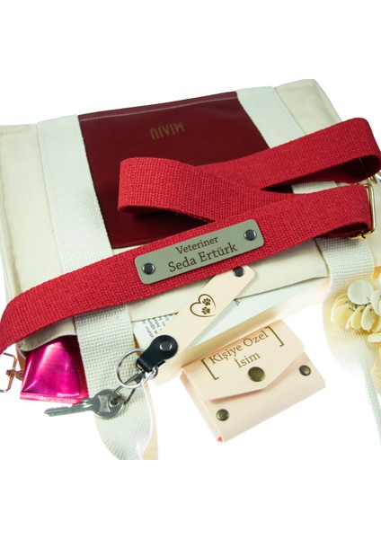 Kırmızı Renk, Zamansız Tasarım, Hediyelik Modern İsme Özel Çanta Askısı, 180 Cm Kullanışlı Tasarım fiyatları