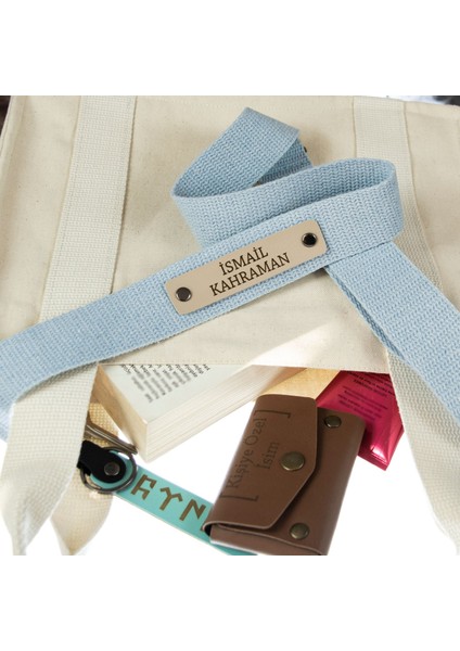 Açık Mavi Renk, Minimalist ve Şık İsme Özel Çanta Omuz Askıs, 140 Cm Kişiselleştirilebilir Hediye fırsatları