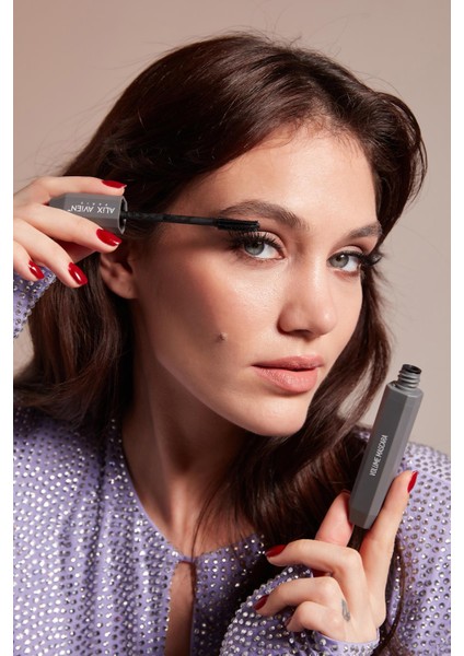 Ekstra Kalıcı, Nemlendirici, Besleyici, Lifting Etkili Hacim Veren Siyah Maskara - Volume Mascara