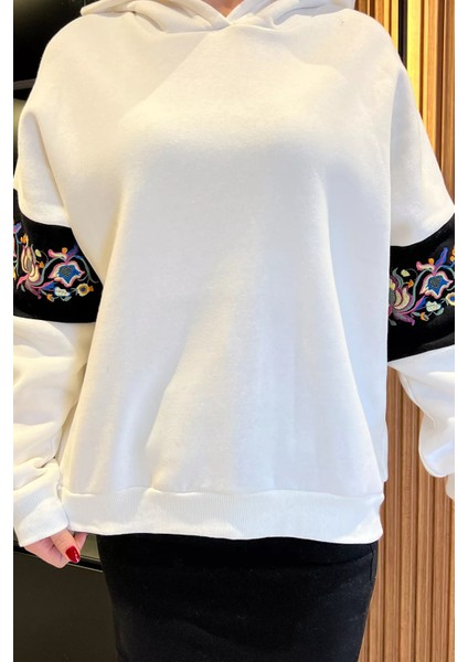 Kol Nakışlı Şardonlu Kadın Sweatshirt