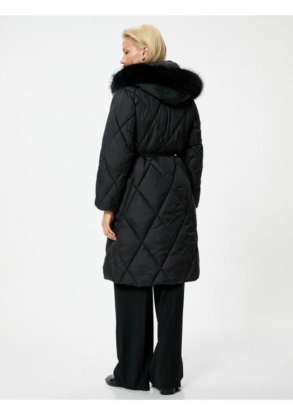 Ekstra Uzun Şişme Mont Suni Kürk Detaylı Kapüşonlu Kemerli Rüzgar Kapaklı fırsatları