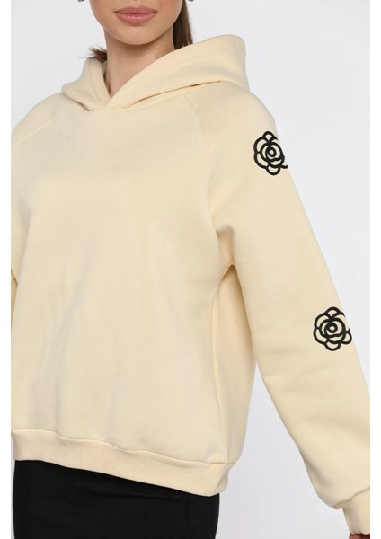 Kadın Kapüşonlu Kol Nakış Detaylı Şardonlu Sweatshirt fırsatları