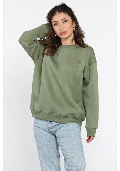 Kalp Nakışlı Üç Iplik Şardonlu Kadın Sweatshirt