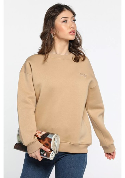 Kalp Nakışlı Üç Iplik Şardonlu Kadın Sweatshirt fiyatları