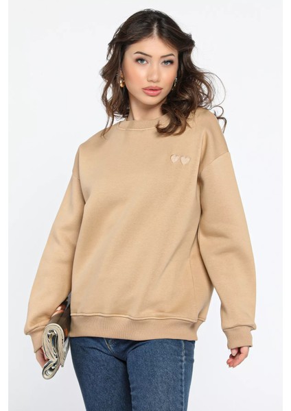 Kalp Nakışlı Üç Iplik Şardonlu Kadın Sweatshirt