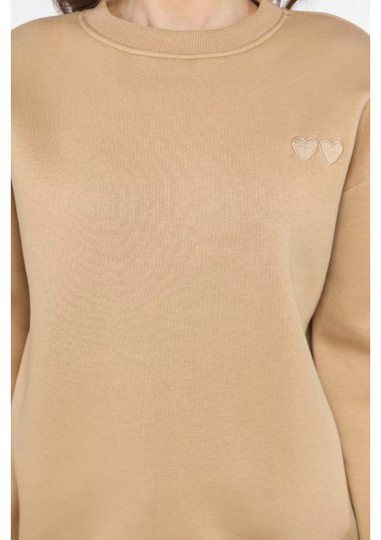Kalp Nakışlı Üç Iplik Şardonlu Kadın Sweatshirt fırsatları