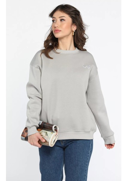 Kalp Nakışlı Üç Iplik Şardonlu Kadın Sweatshirt