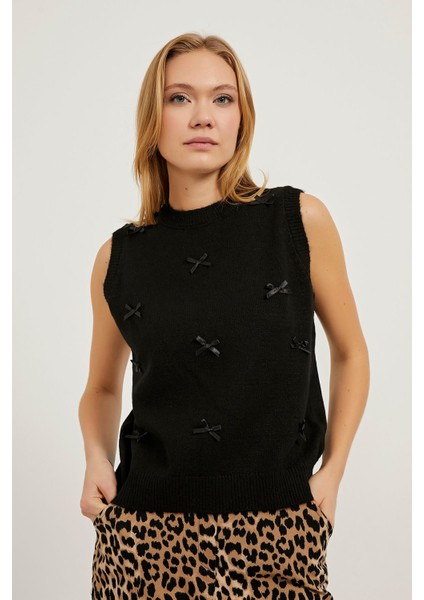 Kurdela Detaylı Triko Süveter