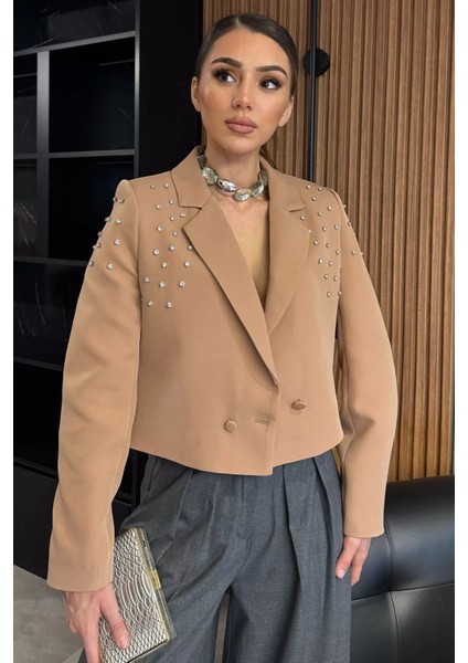 Ön Düğme Detaylı Taş Işlemeli Kadın Kısa Blazer Ceket