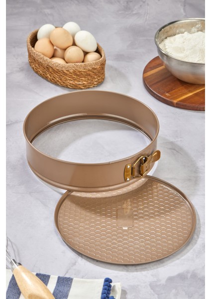 26 cm Kelepçeli Yanmaz Yapışmaz Kek Kalıbı - Altın Renk Kelepçeli, Çıkarılabilir Tabanlı, Şık Tasarım