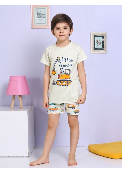 Araba Desenli Şortlu Ekru Pijama Takımı