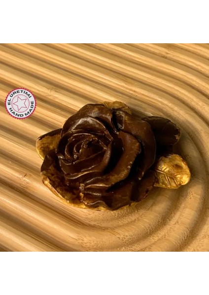El Yapımı Minik Kahverengi Gül Magnet - 6 x 7 cm