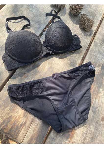 Siyah Destekli Dantelli Sütyen Takımı