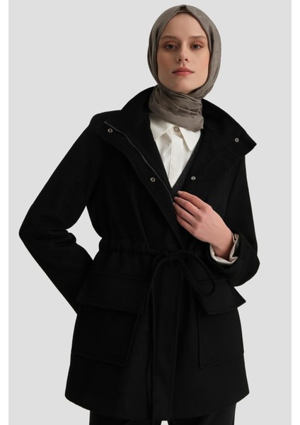 Beli Bağcıklı Kısa Kaban 24KH7528 Siyah