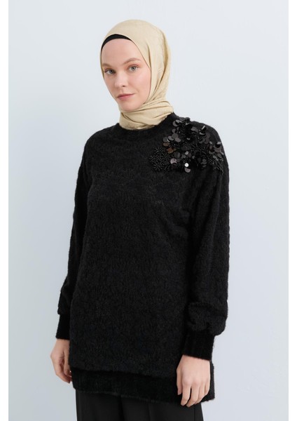 Omzu Boncuk Aksesuar Detaylı Triko Tunik Siyah
