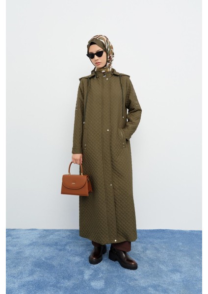 Ince Kapitone Aksesuar Detaylı Pardesü Haki