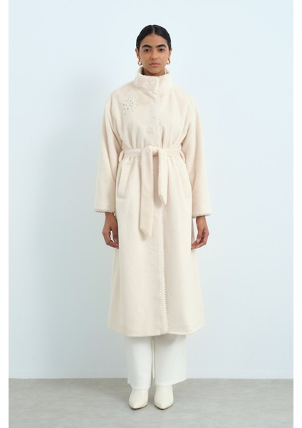 Inci Detaylı Uzun Tüy Angora Manto Bej